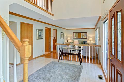 6647 Bentley Ave, Willowbrook, IL 60527 photo 4