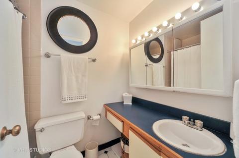 1 E Scott St #2107, Chicago, IL 60610 photo 7