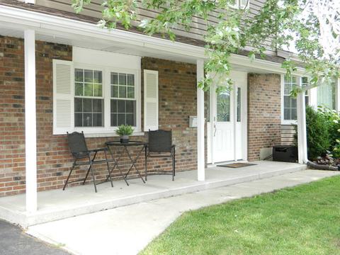 4160 Hudson Dr, Hoffman Estates, IL 60192 photo 2