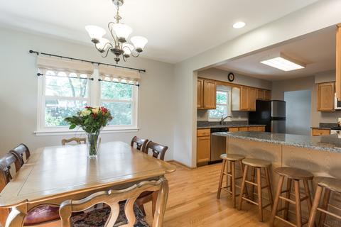 312 Robin Hill Dr, Naperville, IL 60540 photo 9