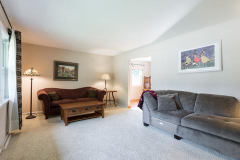312 Robin Hill Dr, Naperville, IL 60540 photo 2