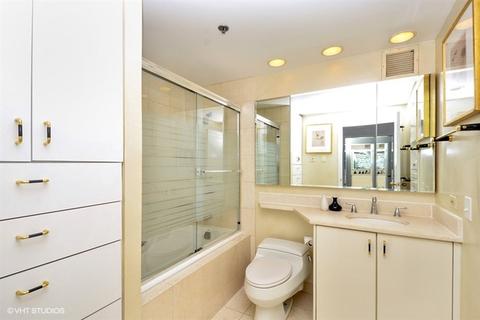 100 E Huron St #2402, Chicago, IL 60611 photo 9