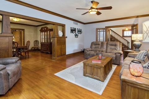 1026 Center St, Elgin, IL 60120 photo 4