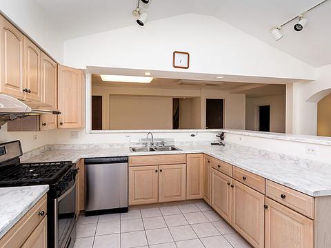1421 Stonegate Rd, Naperville, IL 60540 photo 4