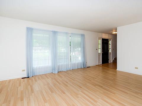 1421 Stonegate Rd, Naperville, IL 60540 photo 2