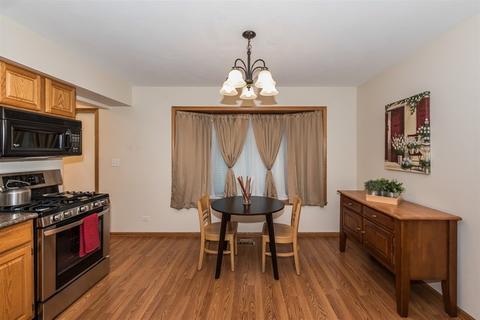 1202 Waltham Ln, Bartlett, IL 60103 photo 12