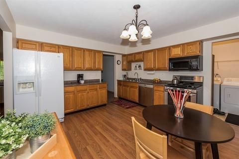 1202 Waltham Ln, Bartlett, IL 60103 photo 11