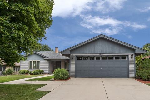 1202 Waltham Ln, Bartlett, IL 60103 photo 1