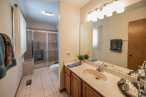 1202 Waltham Ln, Bartlett, IL 60103 photo 15