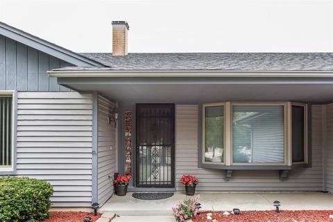 1202 Waltham Ln, Bartlett, IL 60103 photo 3