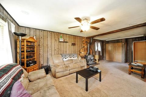 85 E Dennis Rd, Wheeling, IL 60090 photo 2
