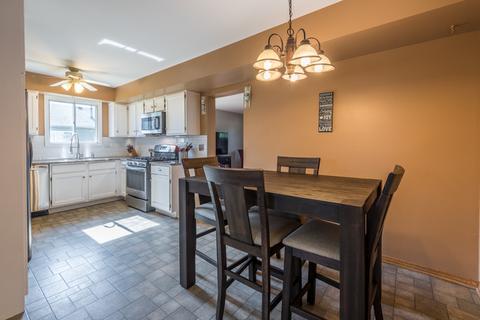 1020 Dover Ln, Aurora, IL 60504 photo 9