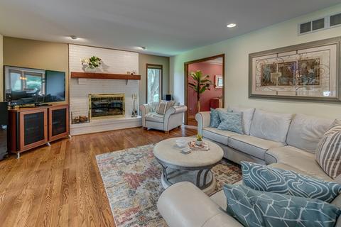 29 W460 Morningside Dr, Bartlett, IL 60103 photo 2