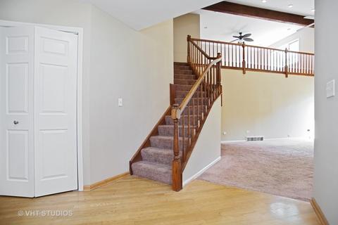 1604 Cypress Ct, Hoffman Estates, IL 60169 photo 2