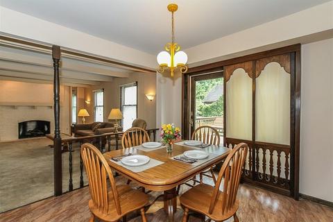 425 S Hickory Ave, Bartlett, IL 60103 photo 11