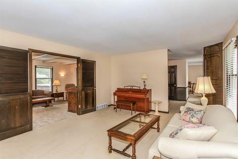 425 S Hickory Ave, Bartlett, IL 60103 photo 5