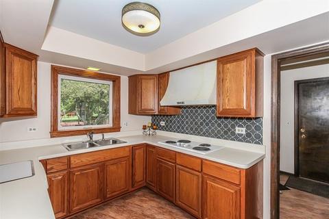 425 S Hickory Ave, Bartlett, IL 60103 photo 8