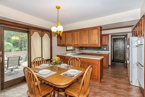425 S Hickory Ave, Bartlett, IL 60103 photo 10