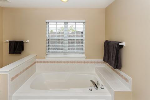 1430 Eastgate Ln, Bartlett, IL 60103 photo 17