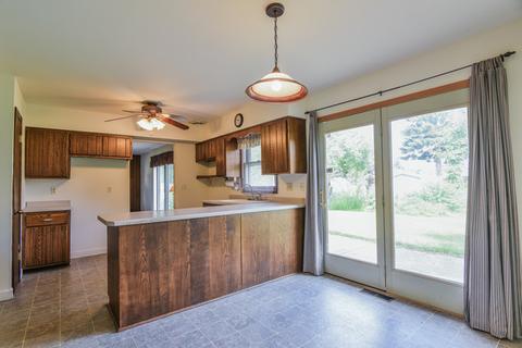 1021 Greenview Dr, Aurora, IL 60505 photo 4
