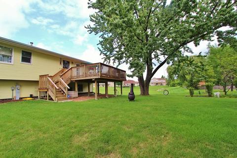 208 Blackhawk Dr, Minooka, IL 60447 photo 4