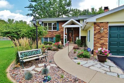 208 Blackhawk Dr, Minooka, IL 60447 photo 2