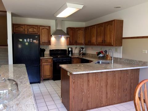 954 Ascot Dr, Elgin, IL 60123 photo 8