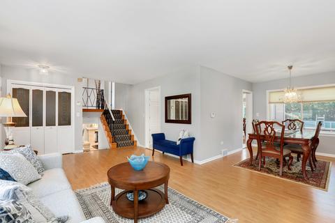 730 Marcella Rd, Des Plaines, IL 60016 photo 4