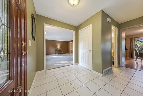 1753 Clyde Dr, Naperville, IL 60565 photo 3