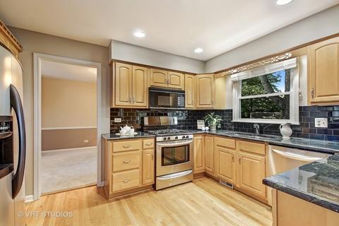 1753 Clyde Dr, Naperville, IL 60565 photo 9