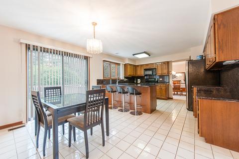 5185 Thornbark Dr, Hoffman Estates, IL 60010 photo 8