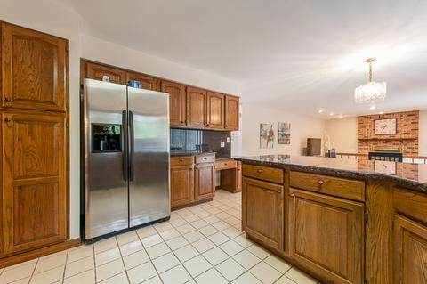 5185 Thornbark Dr, Hoffman Estates, IL 60010 photo 9