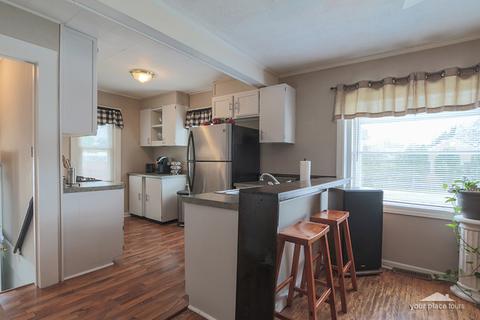 644 Gates St, Aurora, IL 60505 photo 8
