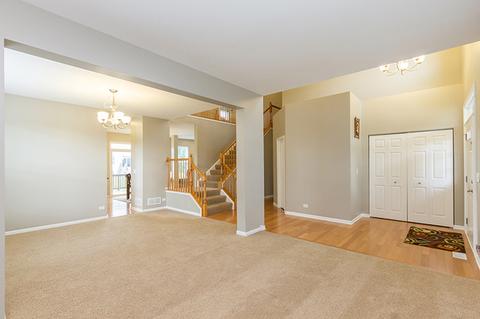 831 Beech Dr, Elgin, IL 60120 photo 4