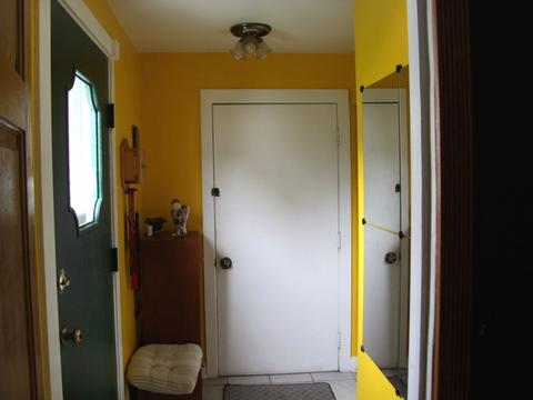 137 E Brookfield Ave, Mount Prospect, IL 60056 photo 2