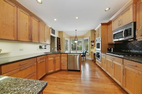 811 Pinegrove Ct, Wheaton, IL 60187 photo 3