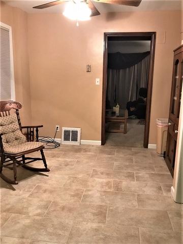504 Division St, Dixon, IL 61021 photo 4