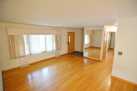 985 Elma Ave, Elgin, IL 60120 photo 4