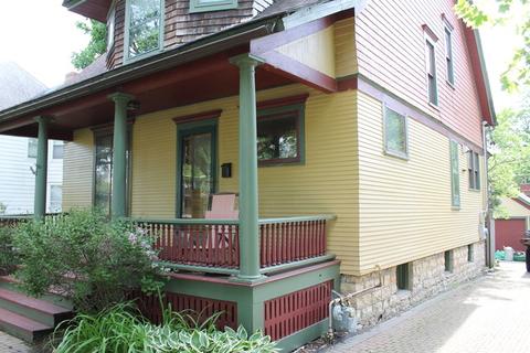 820 N Spring St, Elgin, IL 60120 photo 2