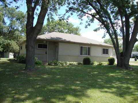 905 Ash Rd, Hoffman Estates, IL 60169 photo 2