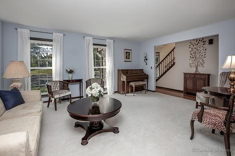 721 Elm Cir, Itasca, IL 60143 photo 2
