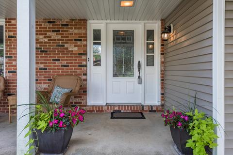 2058 Spring Green Dr, Wheaton, IL 60189 photo 2