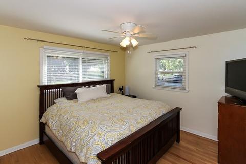 1040 Irwin Ave, Des Plaines, IL 60018 photo 16