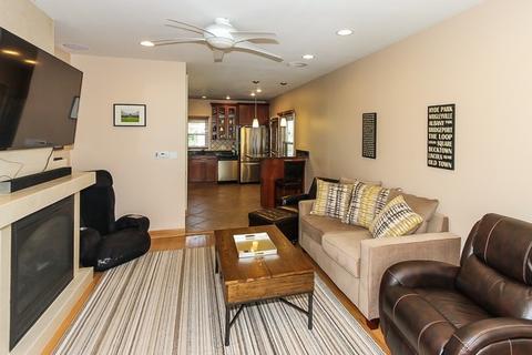 1040 Irwin Ave, Des Plaines, IL 60018 photo 4