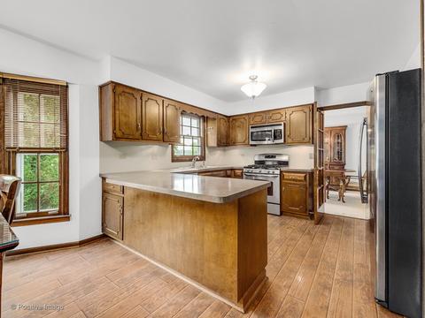 2238 Stonegate Ln, Wheaton, IL 60189 photo 11