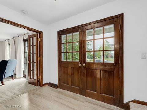 2238 Stonegate Ln, Wheaton, IL 60189 photo 2