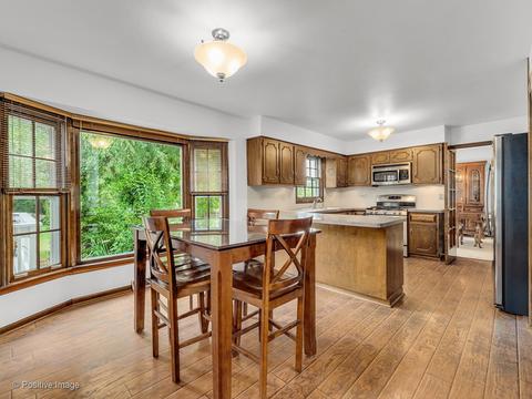 2238 Stonegate Ln, Wheaton, IL 60189 photo 8