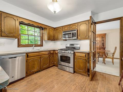 2238 Stonegate Ln, Wheaton, IL 60189 photo 10