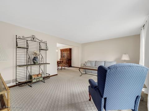 2238 Stonegate Ln, Wheaton, IL 60189 photo 4