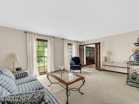 2238 Stonegate Ln, Wheaton, IL 60189 photo 3